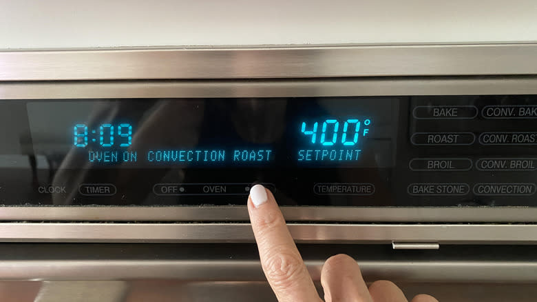 setting oven temperature to 400