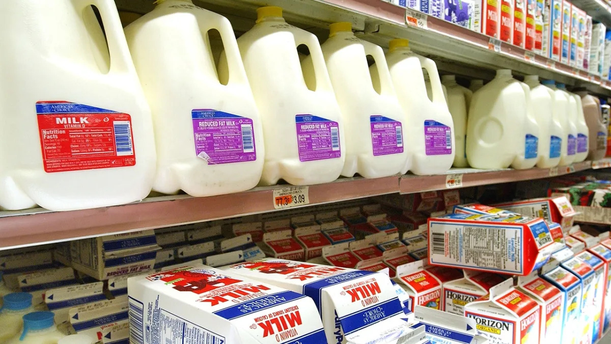 Teens are pouring milk out in grocery stores in new trend to raise awareness abo..