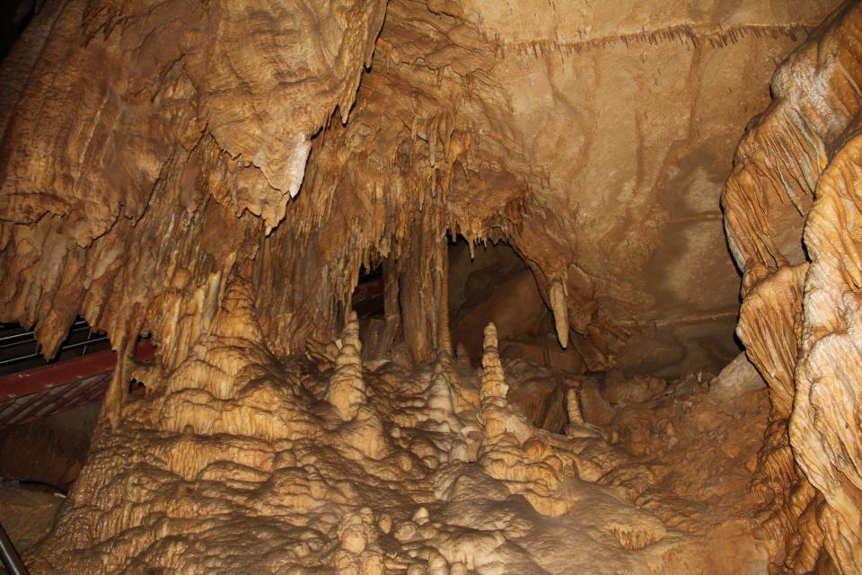 Mammoth Cave formations