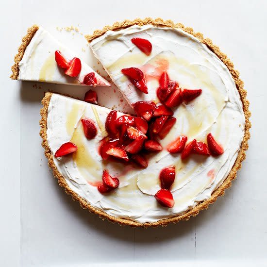 Farmer's Cheesecake with Strawberries