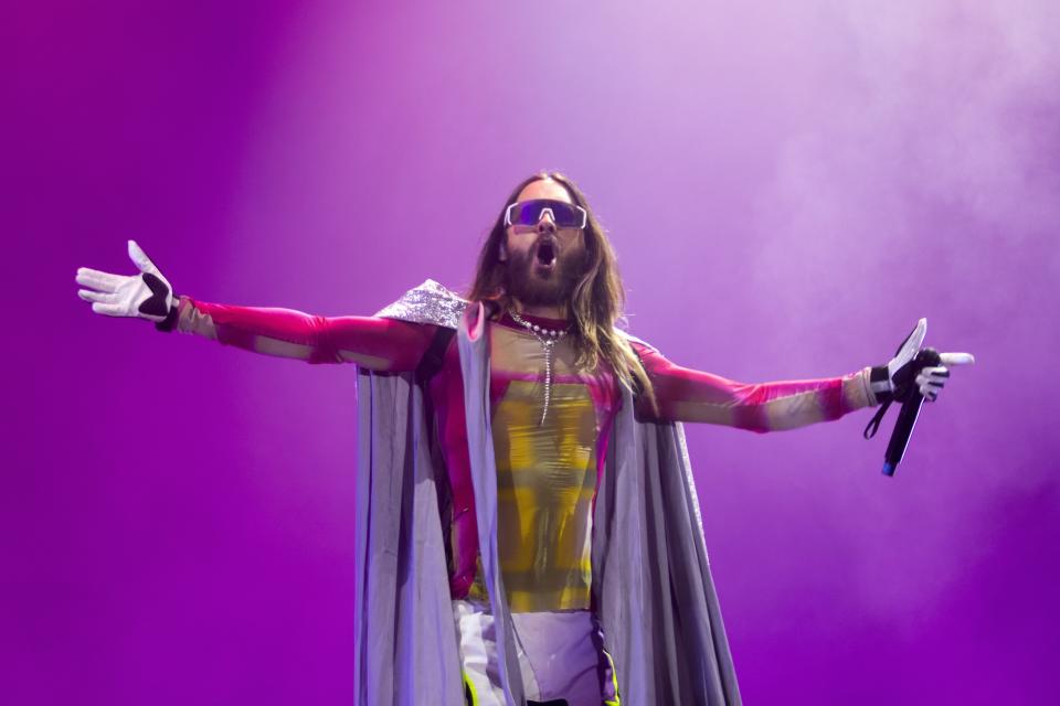 Jared Leto de Thirty Seconds to Mars durante su concierto en el festival Corona Capital en la Ciudad de México, el sábado 19 de noviembre de 2023. (Foto AP/Alejandro Godínez)