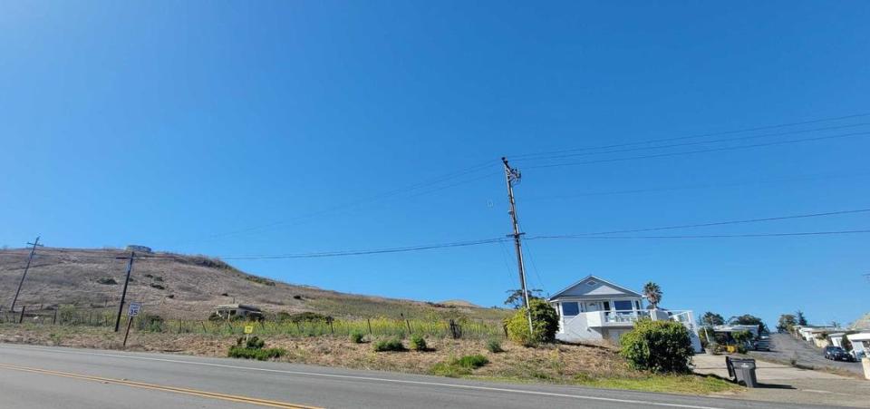 A development proposal calls for building eight homes between Highway 1, North Ocean Avenue and Bella Vista by the Sea mobile home park in Cayucos. Four of the homes would be built on the hill behind this house on North Ocean.