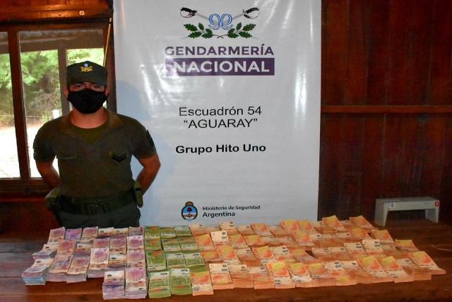 Entregan 5 mil dólares al afortunado propietario de este billete