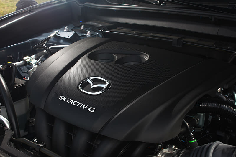 全車系標配2.0升SKYACTIV-G高效汽油引擎，具備165ps最大馬力及21.7kg-m的峰值扭力輸出。