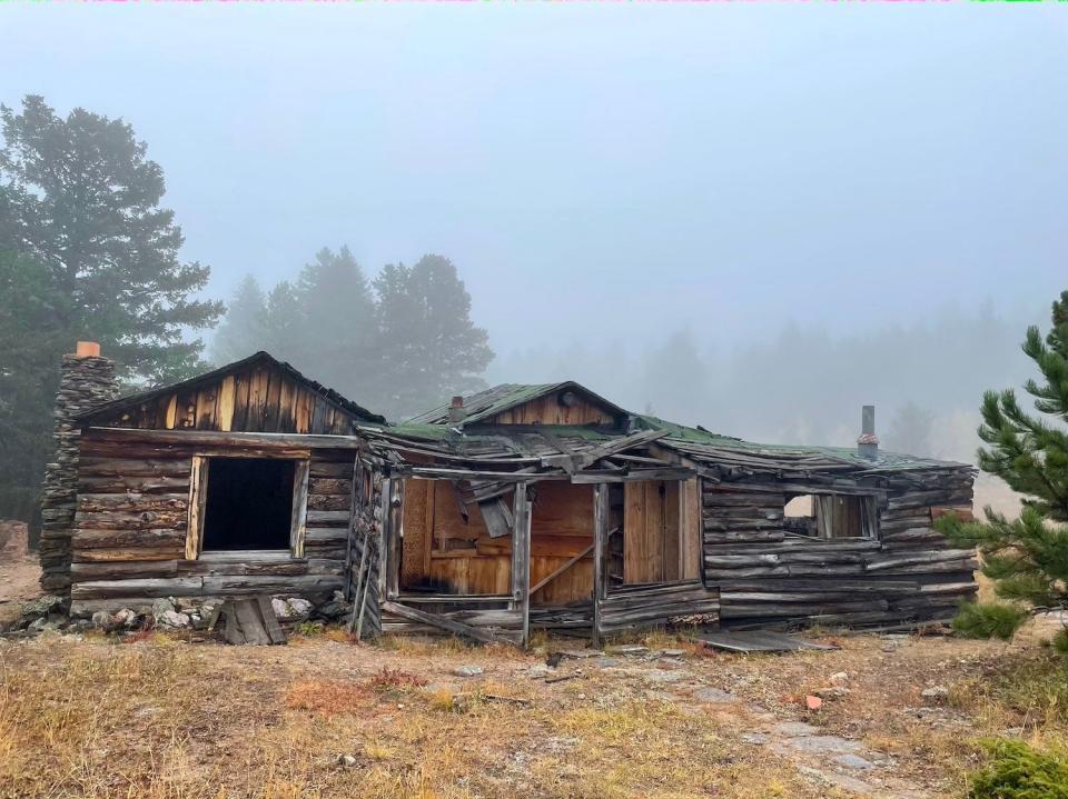 An abandoned house on the Homestead Meadows trail outside of Estes Park, Colorado.