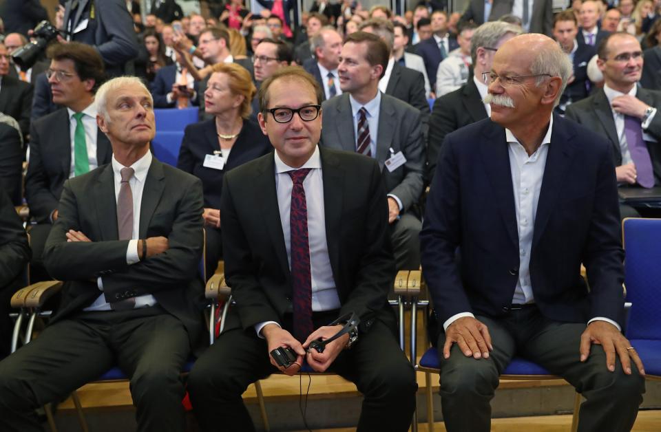 Dem Bundesverkehrsminister Alexander Dobrindt wirft Özdemir im Umgang mit der Diesel-Affäre Versagen vor. (Photo by Sean Gallup/Getty Images)