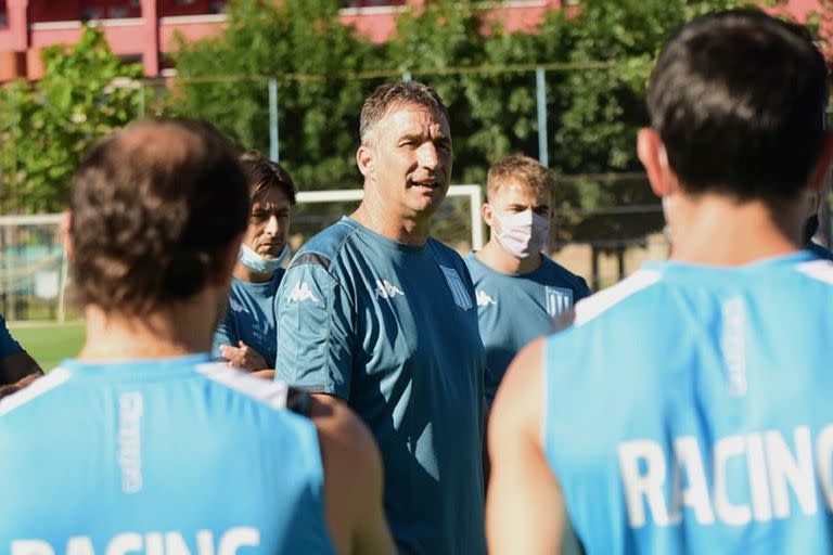 Racing y una nueva era: asumió Juan Antonio Pizzi, el DT trotamundos con influencias catalanas y un dato del pasado al que se aferran los cabuleros