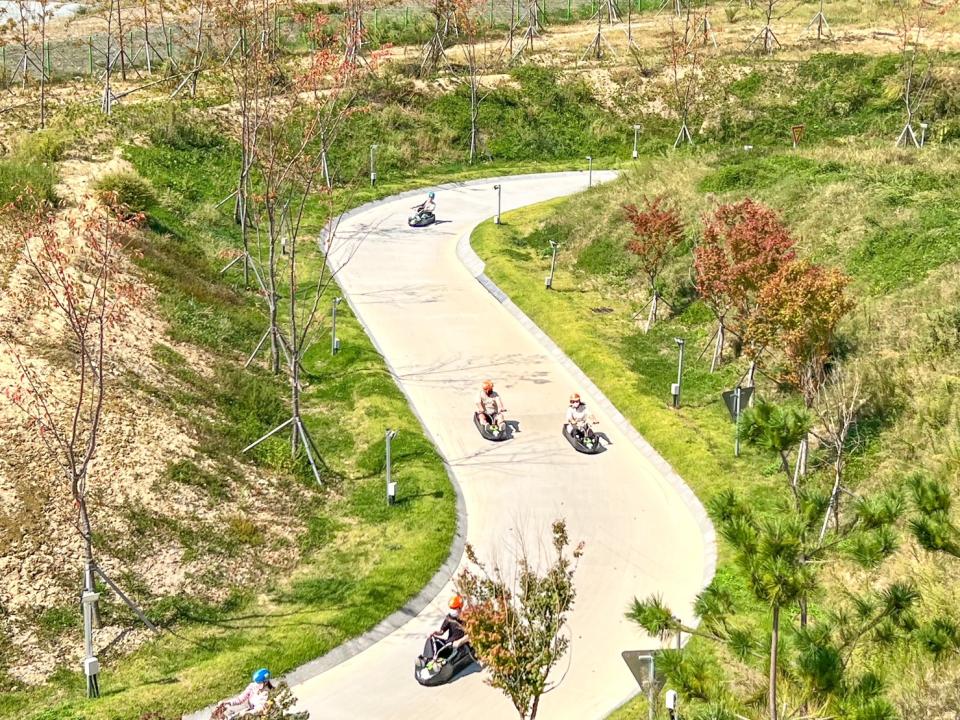 開箱韓國最新遊樂園  釜山樂天世界、 Skyline Luge！變身韓國高校生瘋玩一整天