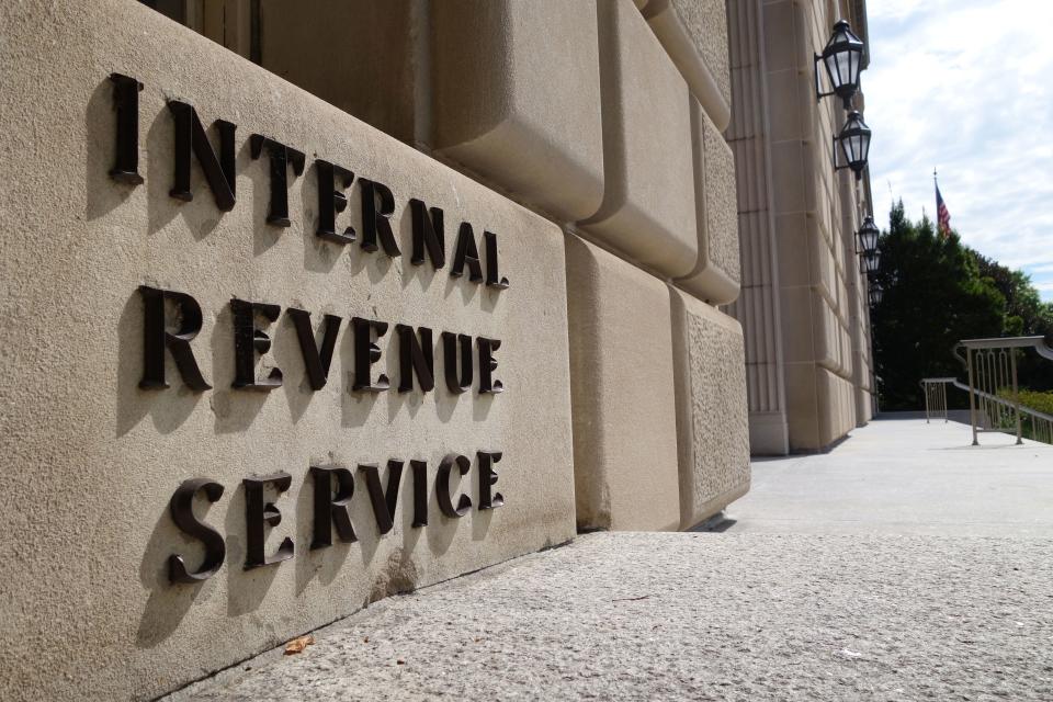 A sign outside the Internal Revenue Service is seen August 8, 2015 in Washington, DC. AFP PHOTO / KAREN BLEIER        (Photo credit should read KAREN BLEIER/AFP via Getty Images)