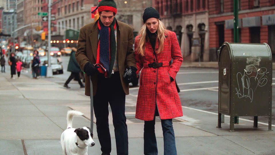 Carolyn Bessette Kennedy and her husband John F. Kennedy Jr walk their dog in Manhattan. - Evan Agostini/Getty Images