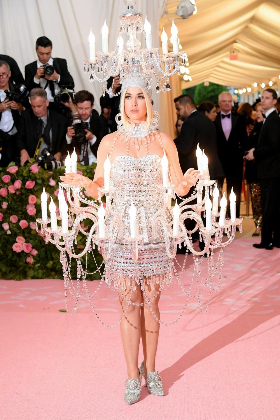 Katy Perry wears a chandelier-inspired dress to Met Gala (Getty Images)