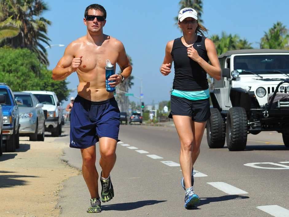 Running Runners California Muscular Man Jogging Barefoot Sneakers