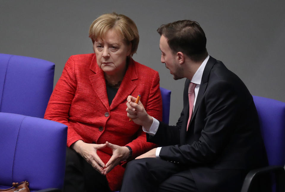 Die Bundeskanzlerin hat eine Lieblingshandhaltung, die mittlerweile sogar einen eigenen Namen hat: die Merkel-Raute! (Bild: Getty Images)