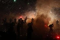 <p>TULTEPEC (MÉXICO), 09/03/2018.- Cientos de personas participan en la tradicional quema de toritos pirotécnicos en honor a San Juan de Dios en la madrugada de hoy, viernes 9 de marzo de 2018, en Tultepec, estado de México (México). En el marco de la 30° Edición de la Feria Nacional de la Pirotecnia, los artesanos pirotécnicos conmemoran a su patrón, San Juan de Dios, con la quema de cientos de toritos pirotécnicos. EFE/Hugo Ortuño </p>