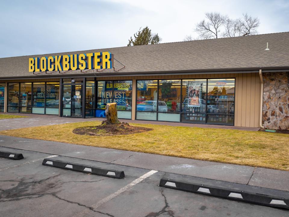 blockbuster store exterior, last blockbuster