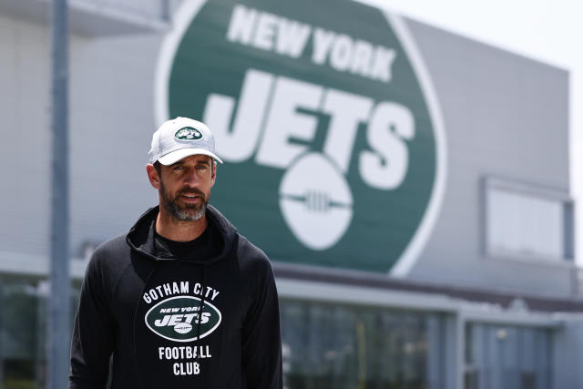 Hard Knocks Jets recap: Aaron Rodgers meets narrator Liev Schreiber