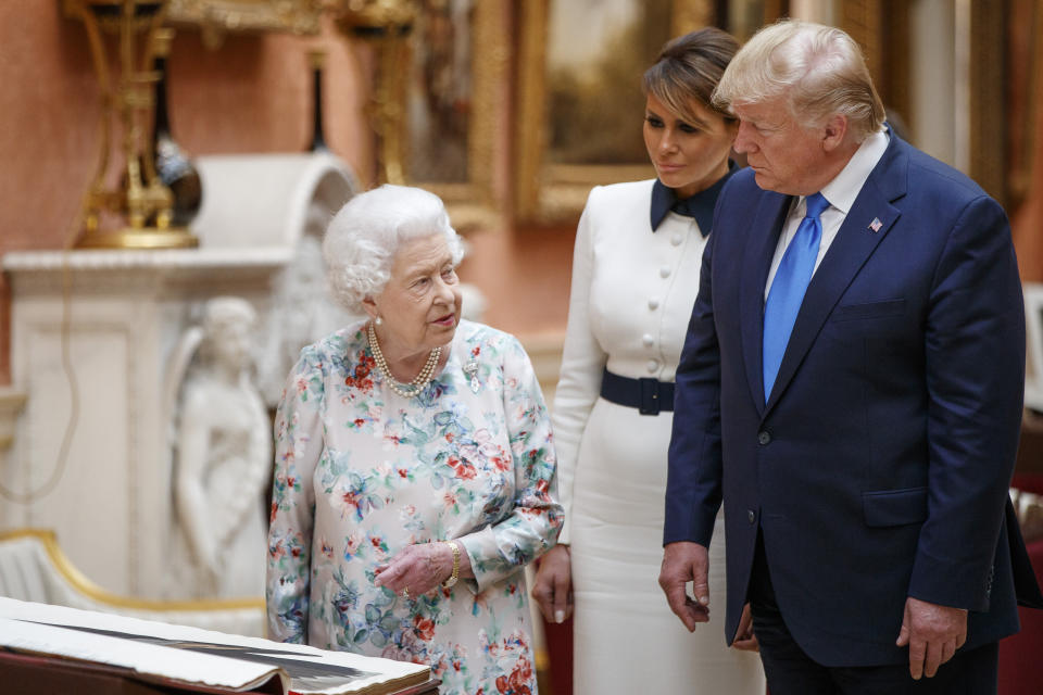 Queen Elizabeth, US president Donald Trump, right, and US first lady Melania Trump view displays of US items of the Royal collection at Buckingham Palace on June 3, 2019 in London. (Photo by Tolga Akman - WPA Pool/Getty Images)