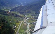 <p>Em 4º lugar ficou o aeroporto de Paro, no Butão. O local está em um vale rodeado por montanhas do Himalaia e é o maior e único aeroporto internacional do país.</p>