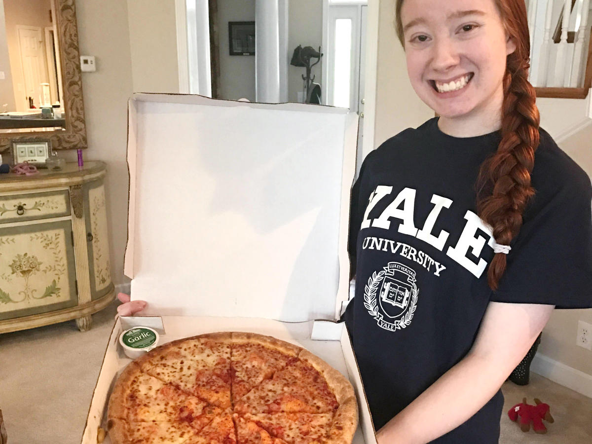 girl writes college essay about pizza