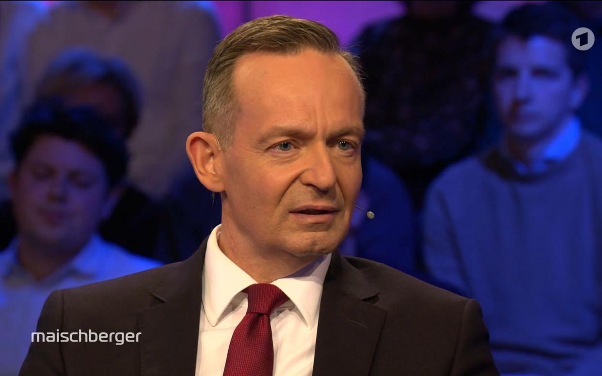 Volker Wissing bekräftigte bei "Maischberger" sein Nein zum Tempolimit. Er setze als Verkehrsminister viel wirksamere Maßnahmen um. (Bild: ARD/WDR)