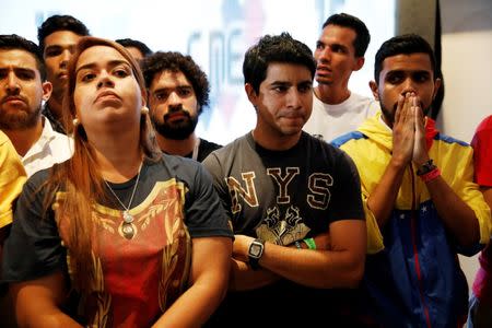 Opposition supporters react while listening to the results of the nationwide election for new governors, at the campaign headquarters of the Venezuelan coalition of opposition parties (MUD) in Caracas, Venezuela October 15, 2017. REUTERS/Carlos Garcia Rawlins