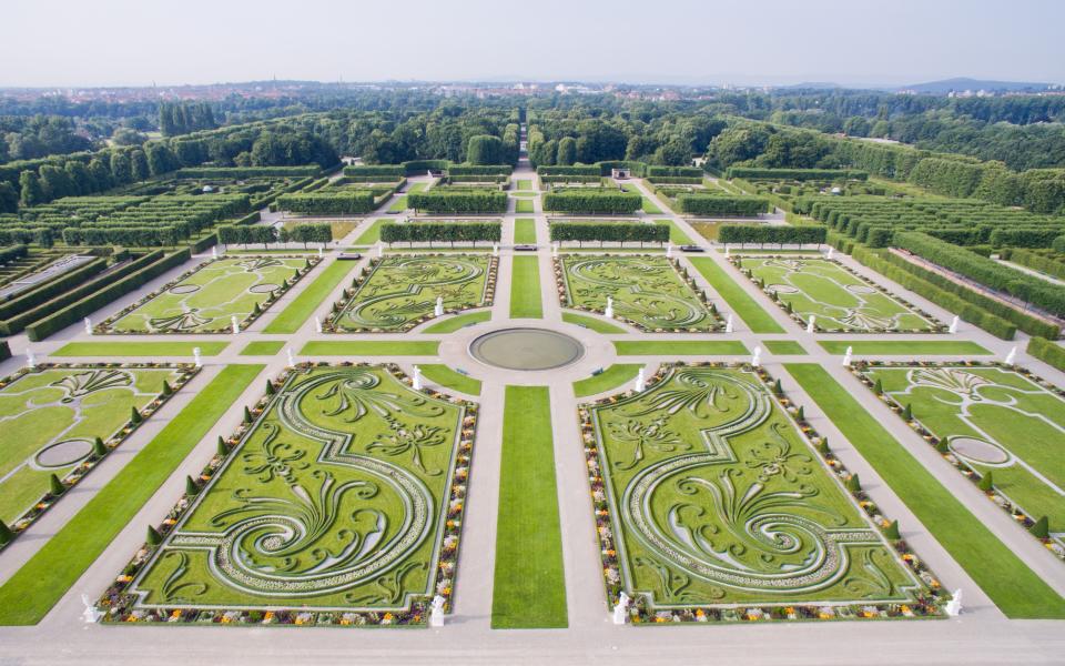 These 10 Royal Gardens From Around The World Offer Palatial Inspiration In Spades