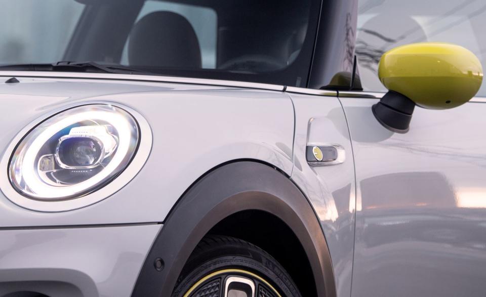 View Photos of the New 2020 Mini Cooper SE