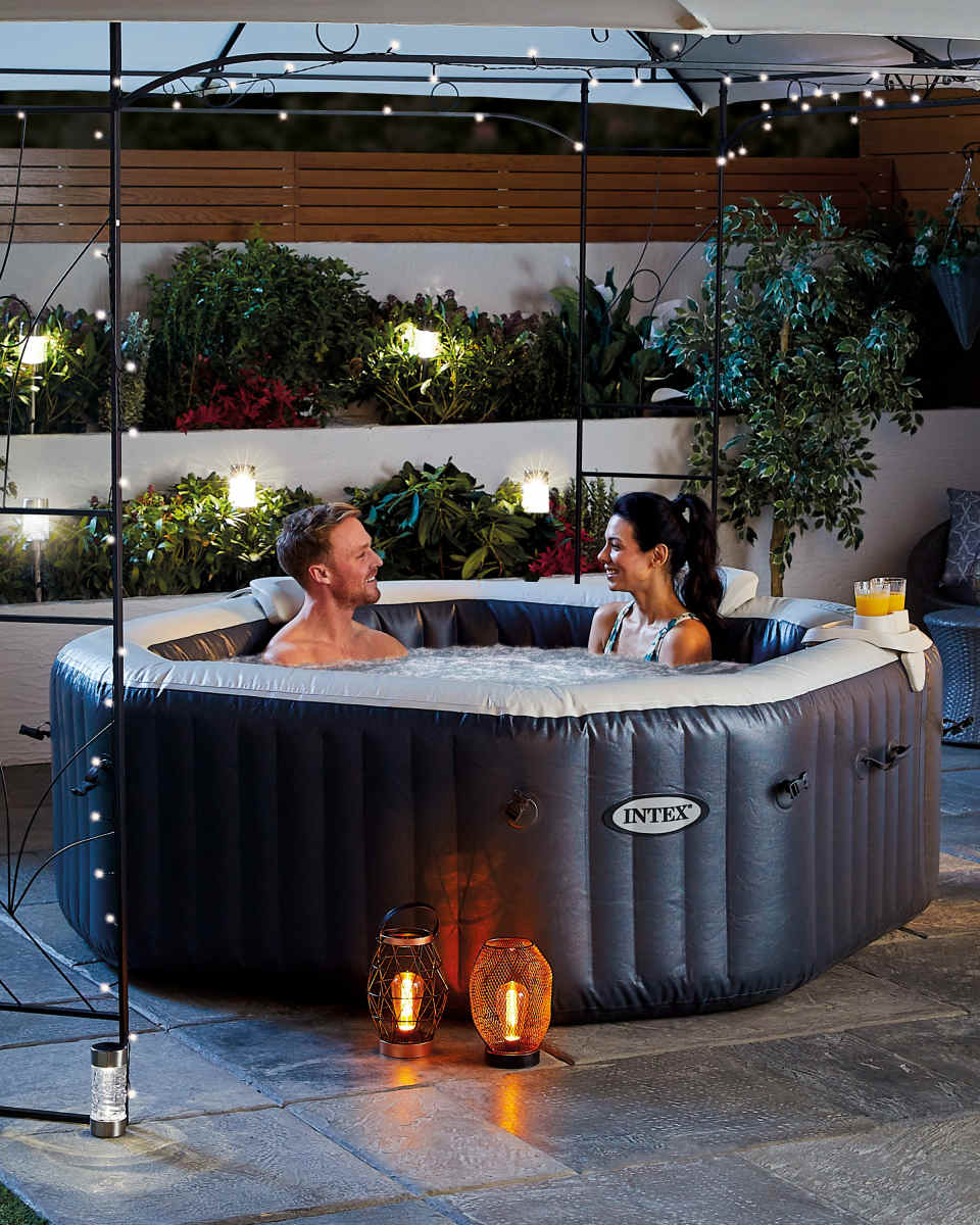 Aldi's sell-out hot tub is back, just in time for summer. (Aldi)