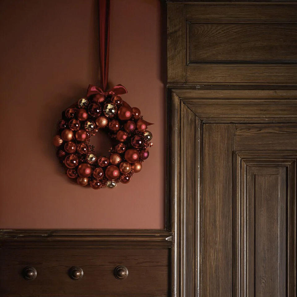 Couronne de boules rouges