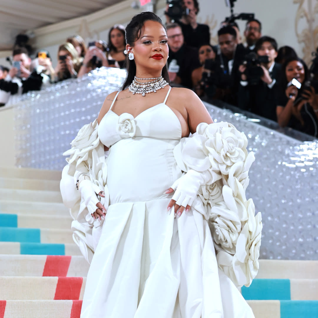  Rihanna attends The 2023 Met Gala Celebrating "Karl Lagerfeld: A Line Of Beauty" at The Metropolitan Museum of Art on May 01, 2023 in New York City. . 