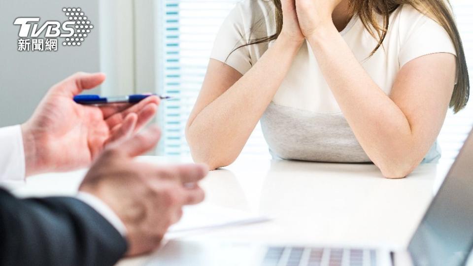 社會新鮮人莫名遭到公司辭退。（示意圖／Shutterstock達志影像）