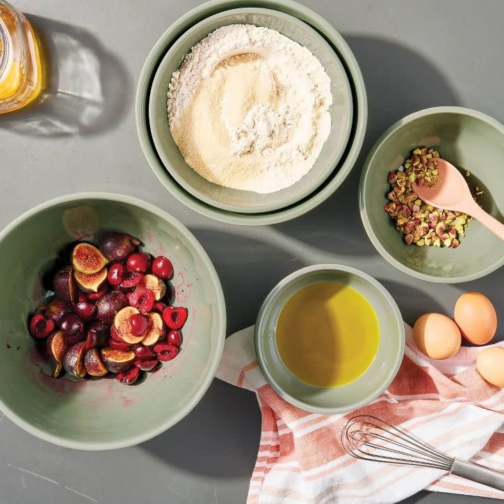 The bowls on a table with food inside