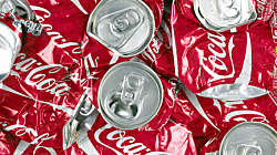 Coca Cola, oltre 1000 licenziamenti negli ultimi 3 anni