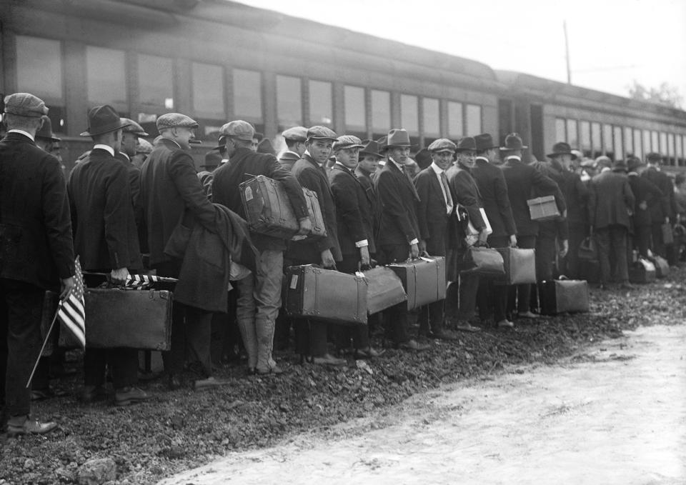 Drafted men arrive at Camp Meade in Maryland in 1917.