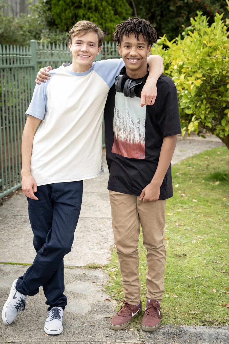 jj and dex vargamurphy, neighbours