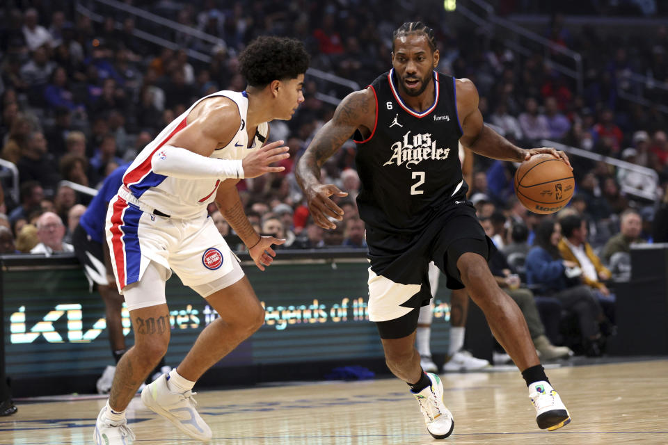 Kawhi Leonard 本季首次先發，並繳出6分5籃板4助攻，其中有4分是出現在第4節。 (AP Photo/Raul Romero Jr.)