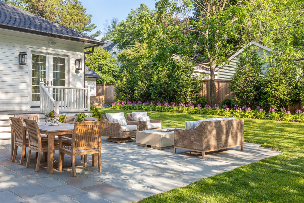  how to keep your garden hydrated; outdoor lounge area by Richardson & Associates Landscape Architecture 