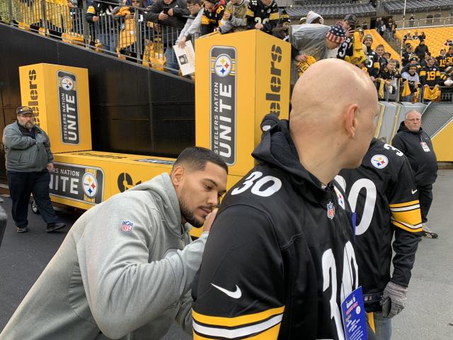 Magic of social media: Steelers' James Conner meets with cancer