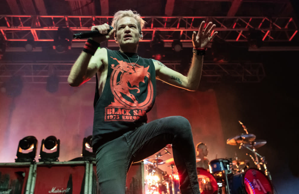 Deryck Whibley has announced a memoir documenting the highs and lows of his life credit:Bang Showbiz