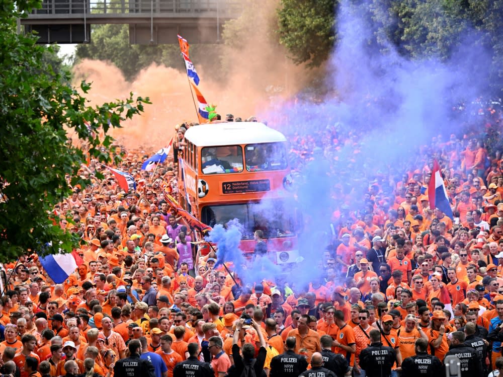 Der niederländische Fan-Marsch in Dortmund