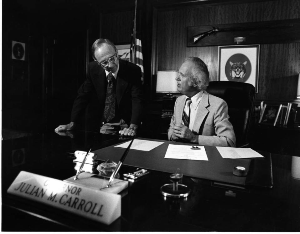 Leonard Press, left, then the director of Kentucky Educational Television, talks with Gov. Julian Carroll in his office in the 1970s.
