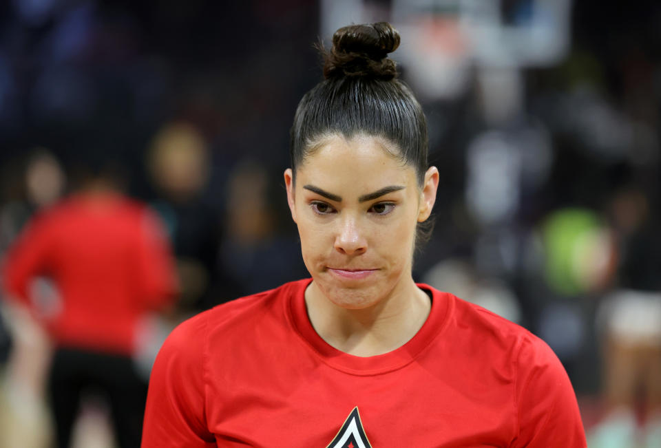 Caitlin Clark LAS VEGAS, NEVADA - JUNE 29: Kelsey Plum #10 of the Las Vegas Aces warms up before a game against the New York Liberty at Michelob ULTRA Arena on June 29, 2023 in Las Vegas, Nevada. The Aces defeated the Liberty 98-81. NOTE TO USER: User expressly acknowledges and agrees that, by downloading and or using this photograph, User is consenting to the terms and conditions of the Getty Images License Agreement. (Photo by Ethan Miller/Getty Images)