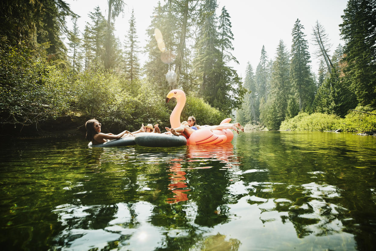 Amazon vende flotadores gigantes para piscina donde caben todos tus amigos. (Foto: Getty)