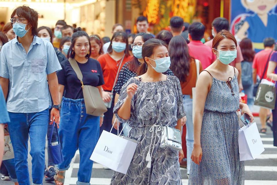 氣象局表示，未來一周各地早晚偏涼，但白天微熱，周三（18）、周四（19）「秋老虎」發威，中南部午後有機會飆30度高溫。（鄧博仁攝）