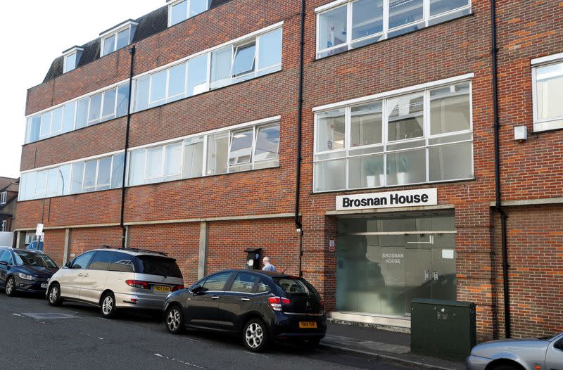 A view of a building on Darkes Lane in Potters Bar