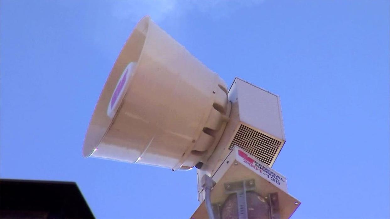 <div>Emergency siren</div> <strong>(FOX 9)</strong>