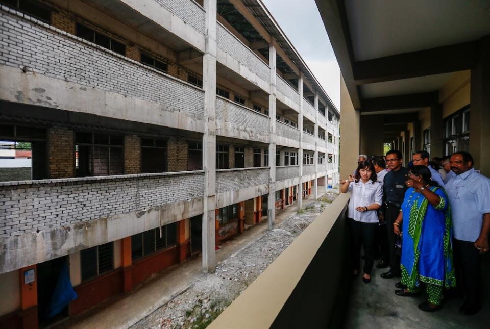 Headmistress V. Tamilselvi (middle) speaks to Deputy Education Minister Teo Nie Ching during her working visit at SJK (T) Permatang Tinggi in Nibong Tebal June 25, 2019. — Picture by Sayuti Zainudin