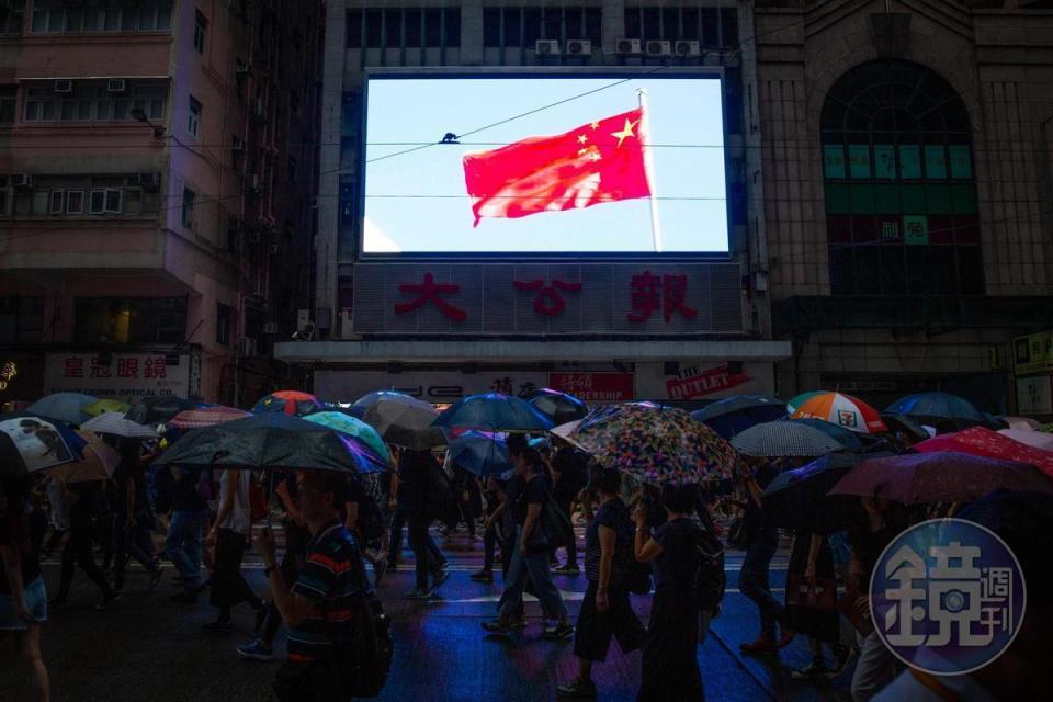 香港反送中示威已延燒兩個多月，中國不僅加強力度打壓，還企圖操縱網軍。