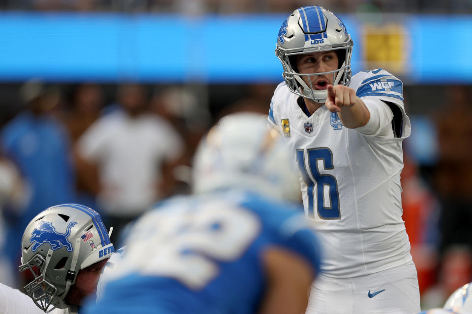 Jared Goff tuvo un gran día contra la defensa de los Chargers el domingo.  (Foto de Harry Howe/Getty Images)