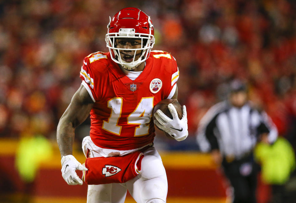 KANSAS CITY, MO - JANUARY 20: Wide receiver Sammy Watkins #14 of the Kansas City Chiefs catches a fourth quarter pass for 38 yards against the New England Patriots in the AFC Championship Game at Arrowhead Stadium on January 20, 2019 in Kansas City, Missouri. (Photo by David Eulitt/Getty Images)